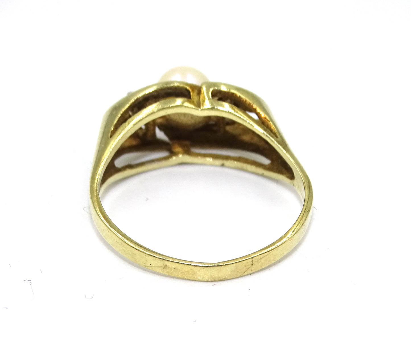 Eleganter Ring aus 14 kt Gelbgold mit Perlen und Diamant