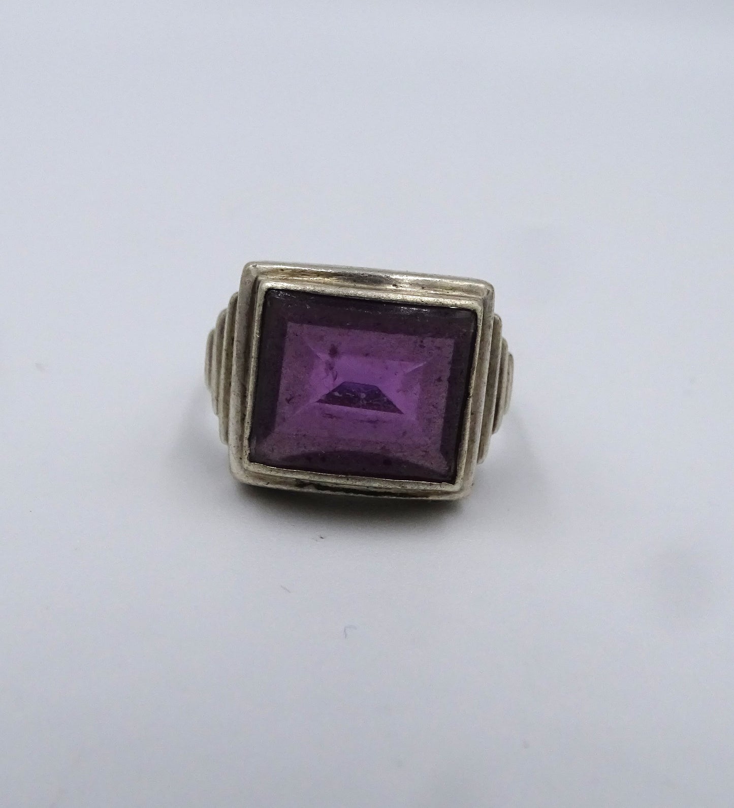 Design-Ring mit Amethyst in 835er Silber, Größe 52