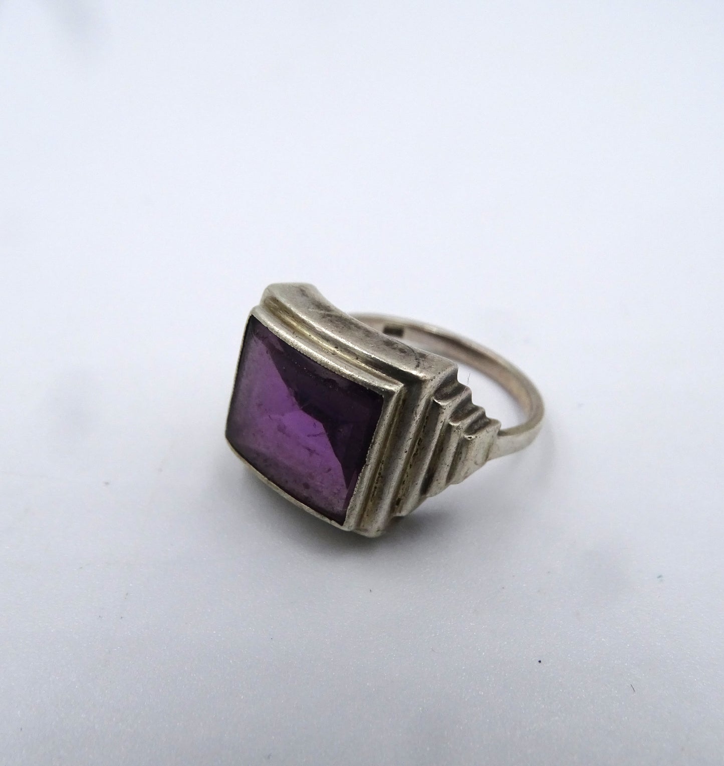 Design-Ring mit Amethyst in 835er Silber, Größe 52