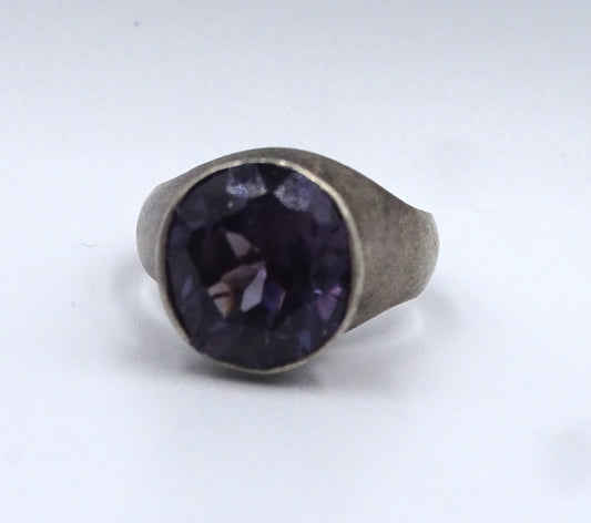 Eleganter Silberring mit Amethyst in Größe 54