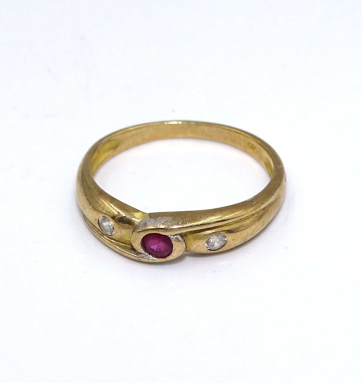 Antik Goldring aus 333er Gelbgold mit Eleganten Rubinsteinen, Größe 49