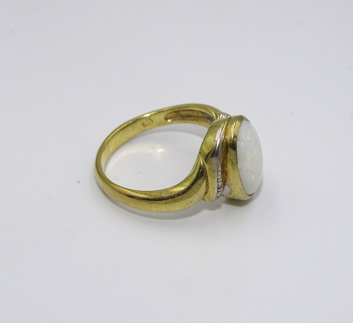 Ovaler Weißer Opal Ring - 8k 333 Gelbgold - Größe 55