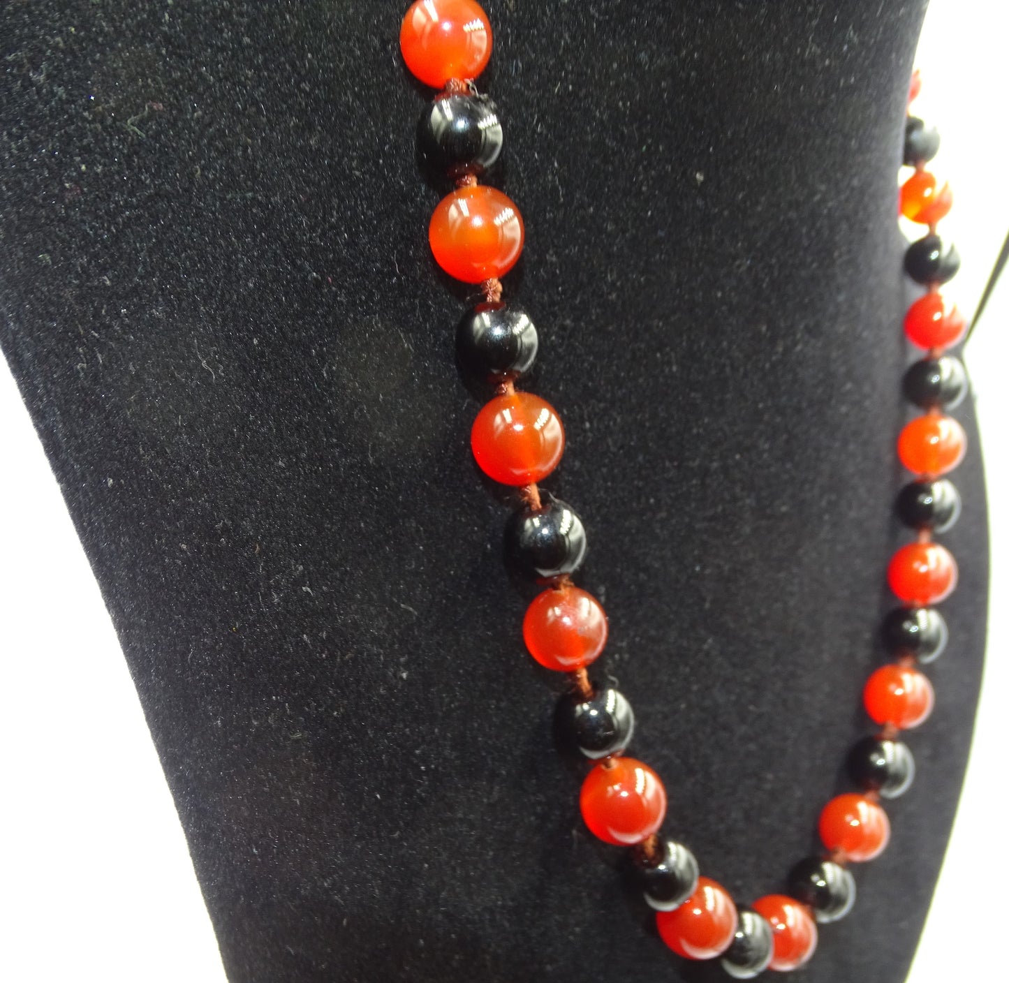 Natürliche 8 mm rote Jaspis- und schwarze Onyx-Perlenkette