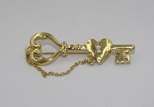 Schlüssel und Herz mit Schlüsselloch Brosche mit Sicherheitskettchen