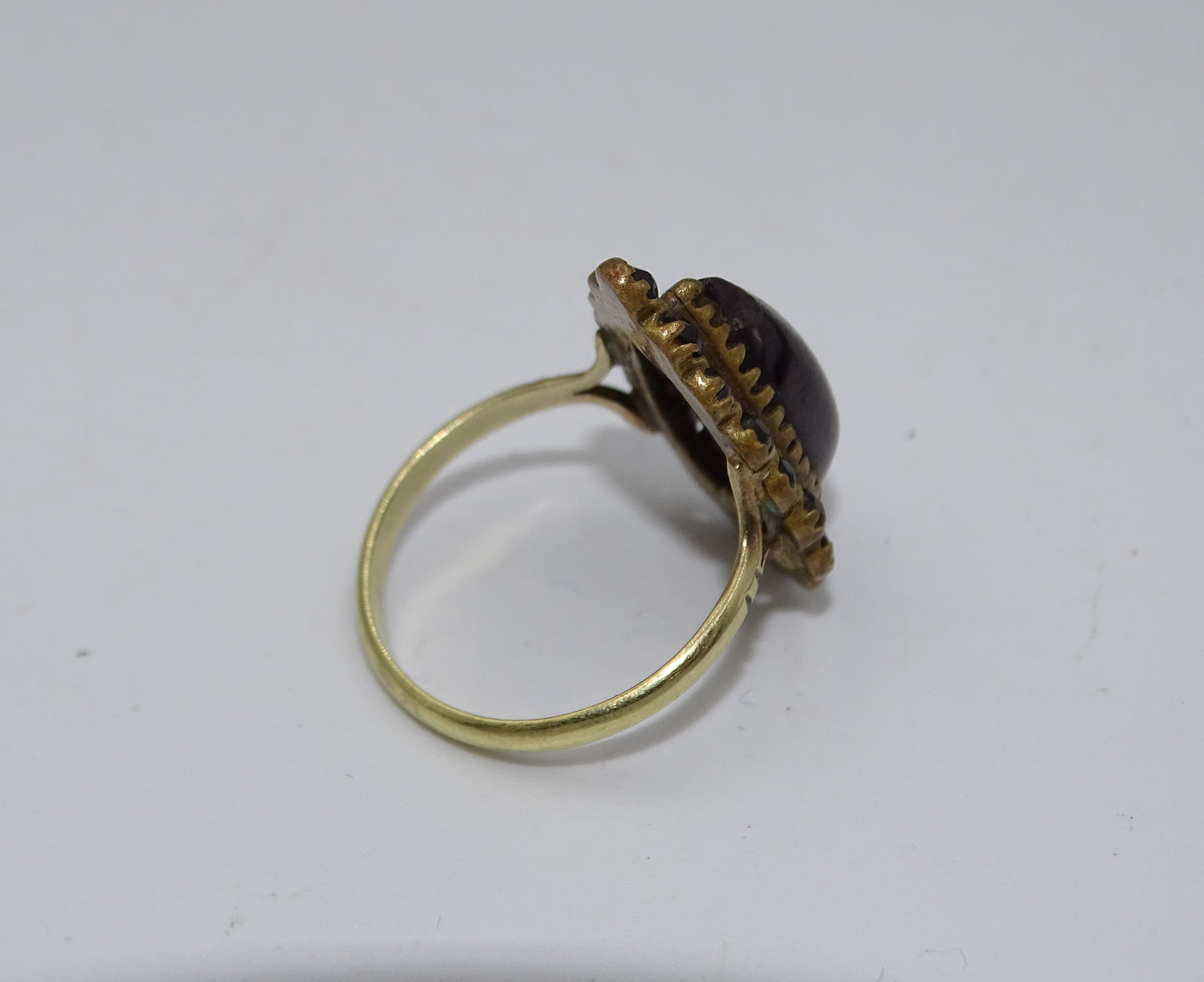 Ring mit Granat, 14 K Gelbgold, Größe 55