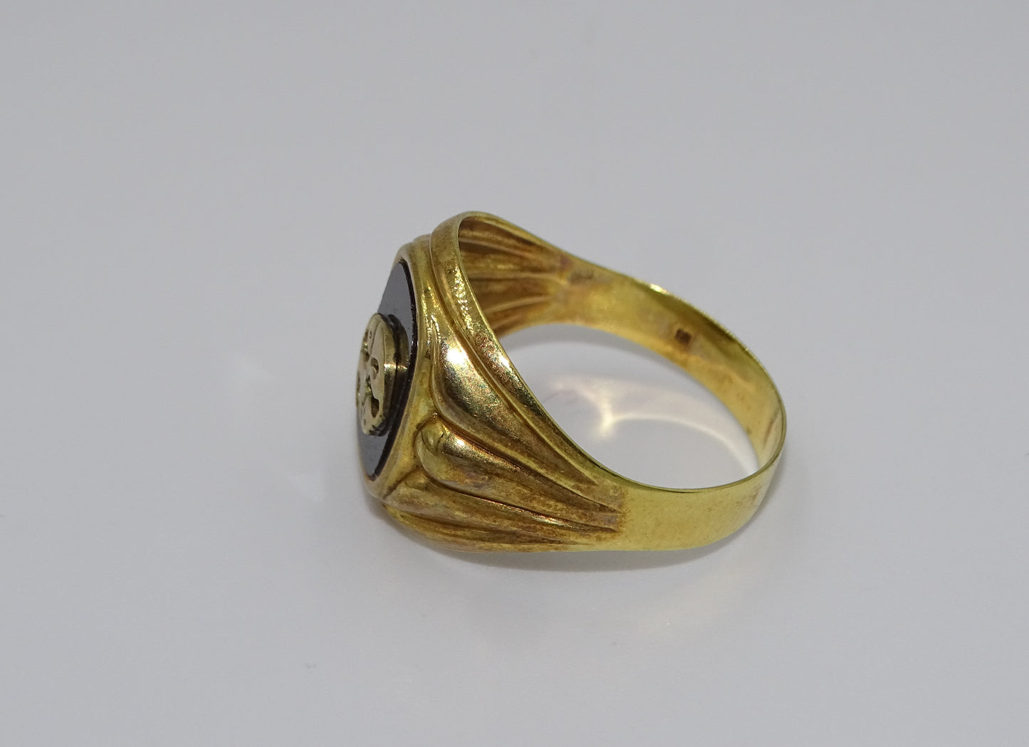 Designer Herrenring mit zwei Fischen in 333er Gold - Größe 62