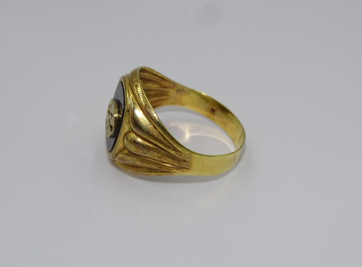 Designer Herrenring mit zwei Fischen in 333er Gold - Größe 62