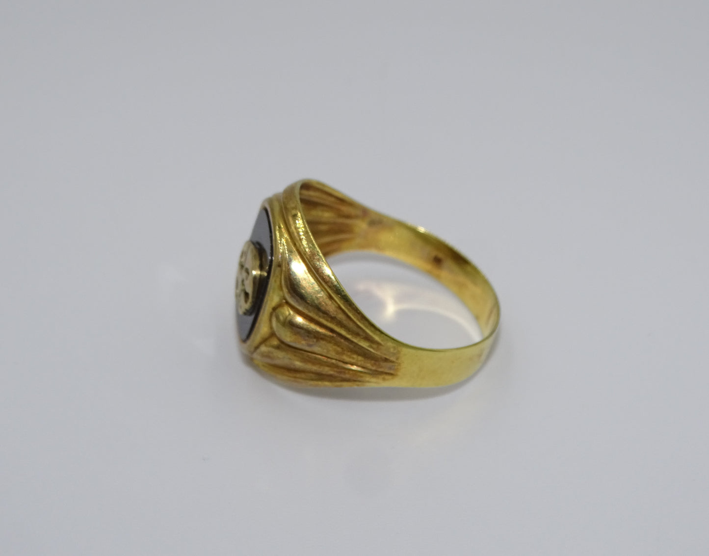 Designer Herrenring mit zwei Fischen in 333er Gold - Größe 62