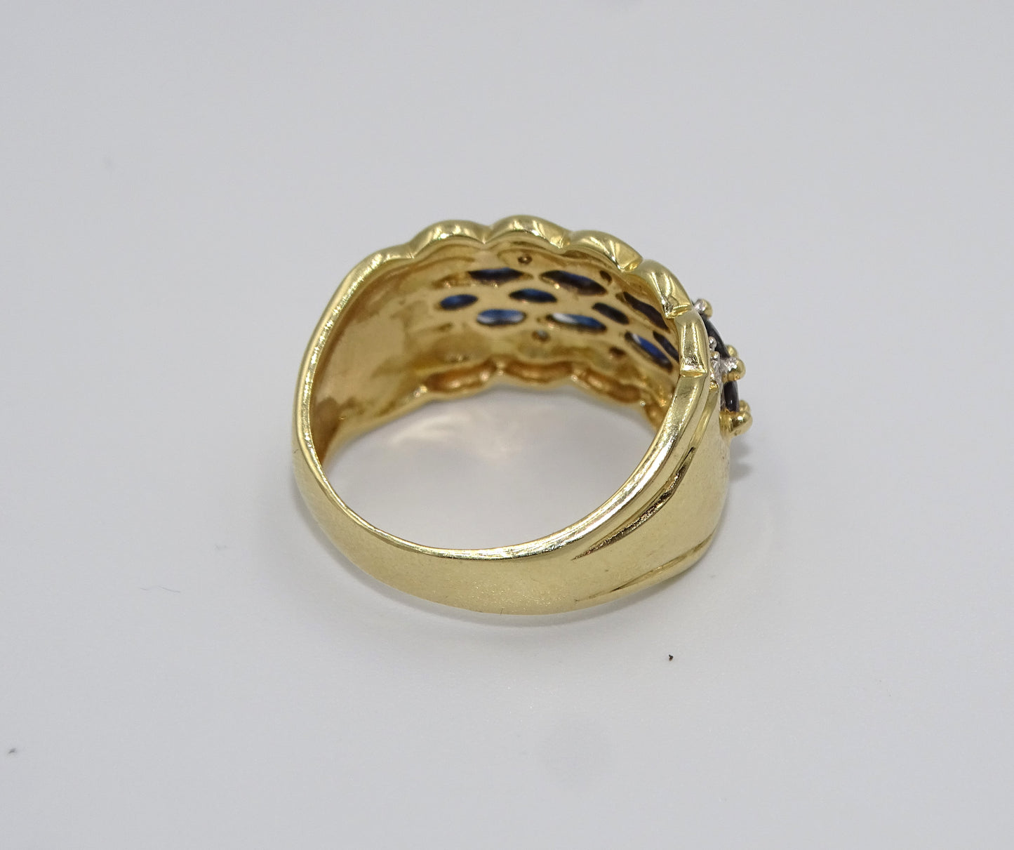 Luxus Ring mit Saphir und Diamanten in 14k Gold – Größe 54