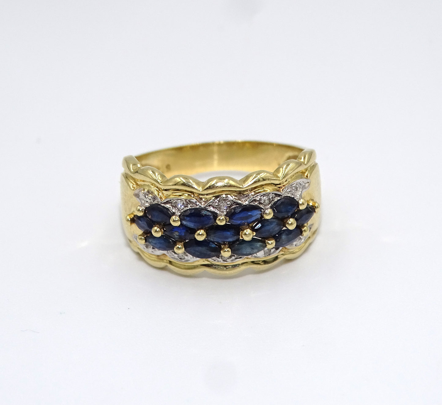 Luxus Ring mit Saphir und Diamanten in 14k Gold – Größe 54