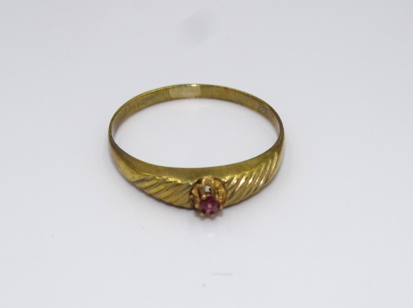 Eleganter Vintage-Rubinring in 333er Gold - Größe 55