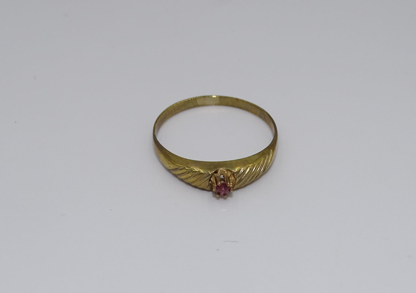 Eleganter Vintage-Rubinring in 333er Gold - Größe 55