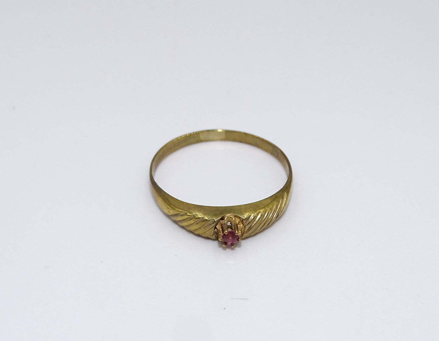 Eleganter Vintage-Rubinring in 333er Gold - Größe 55