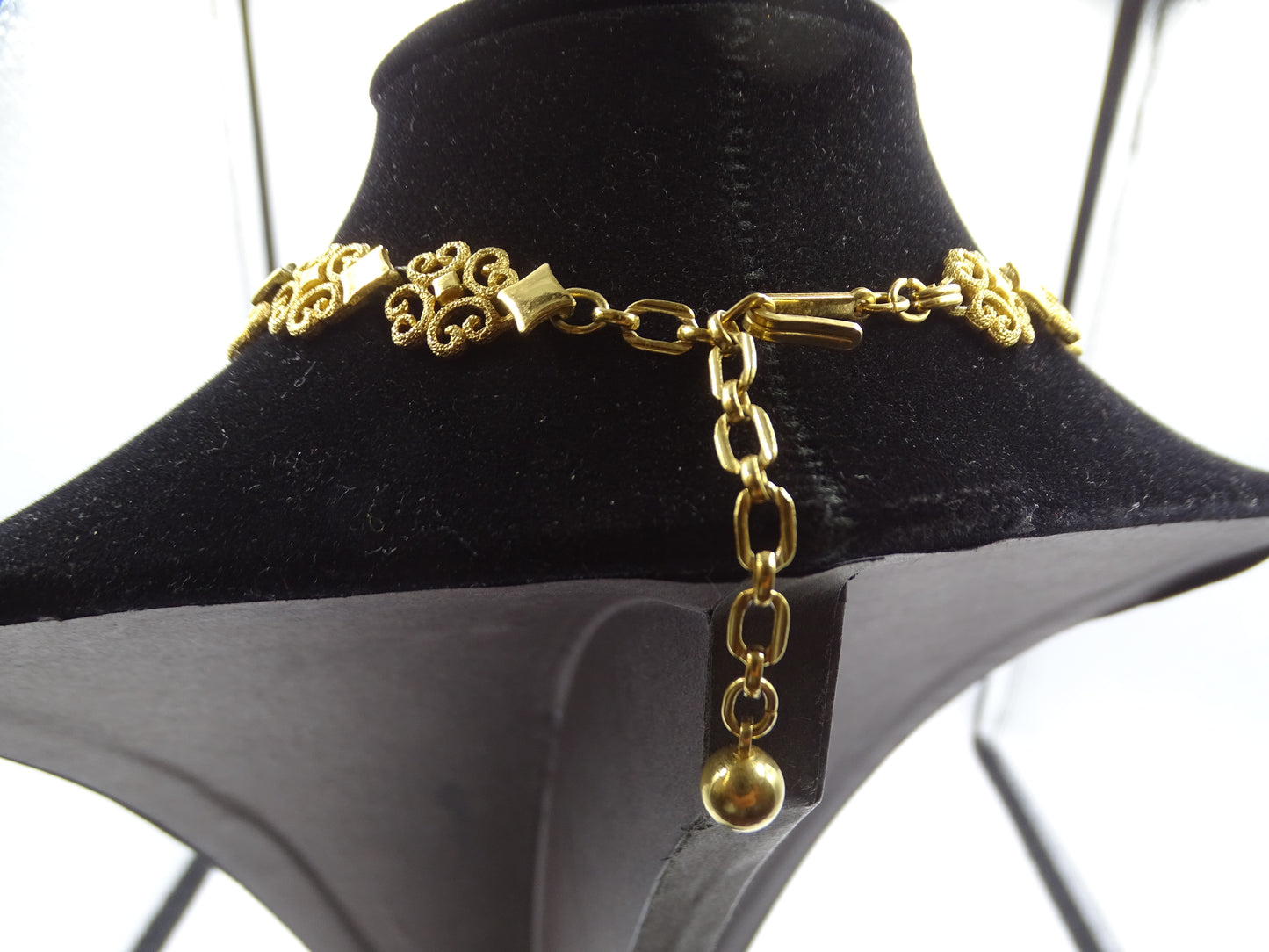 Vintage 1970er Jahre Avon Choker – Ein Hauch von Retro-Chic