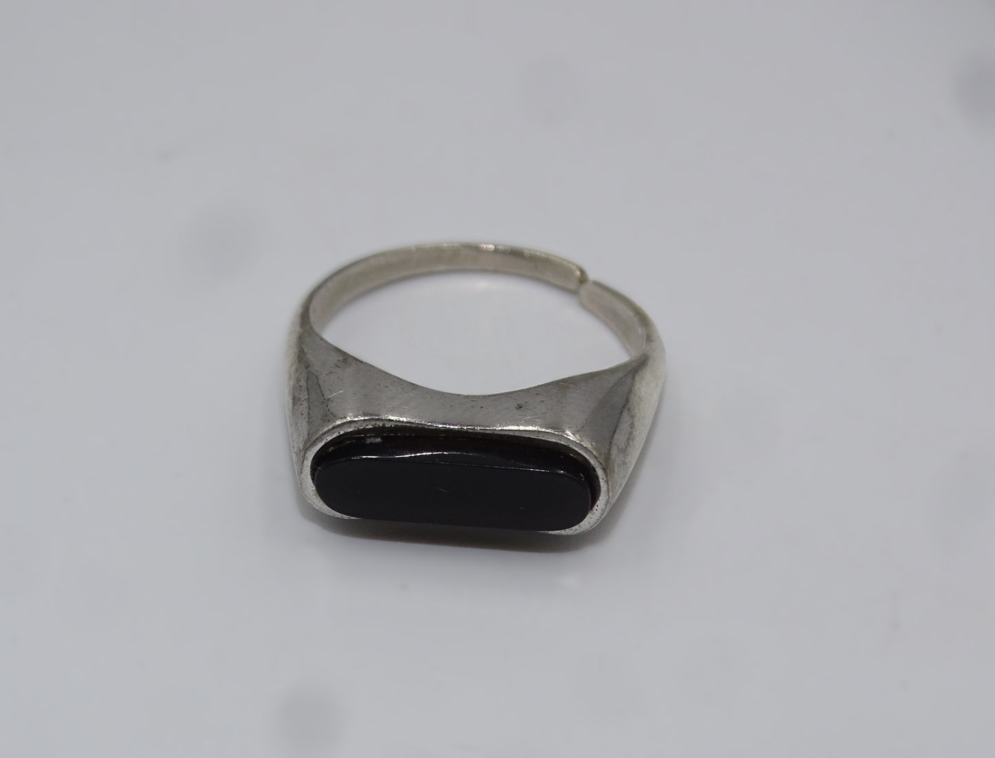 Eleganter Onyx-Ring aus 835 Silber – Ein Hauch von Luxus für Ihren Alltag