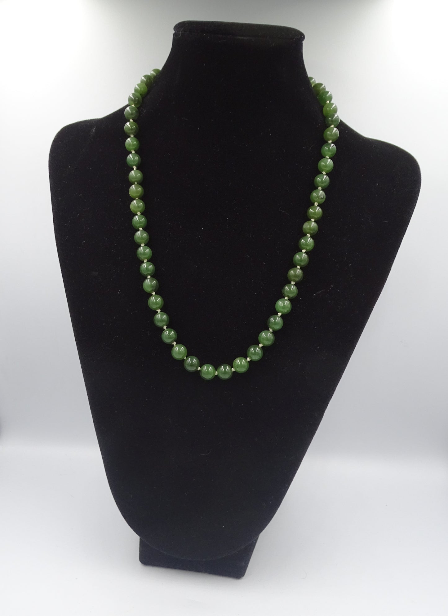 Nephrit-Jade-Halskette – Chinesische Jade, Luxus-Schmuck, Endlos