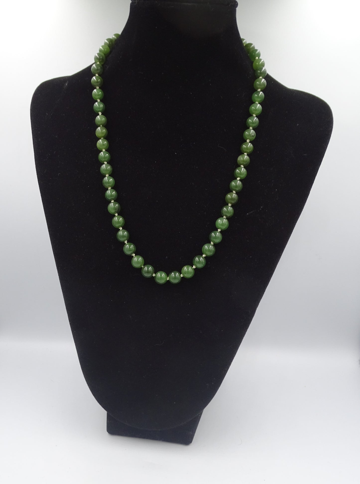 Nephrit-Jade-Halskette – Chinesische Jade, Luxus-Schmuck, Endlos