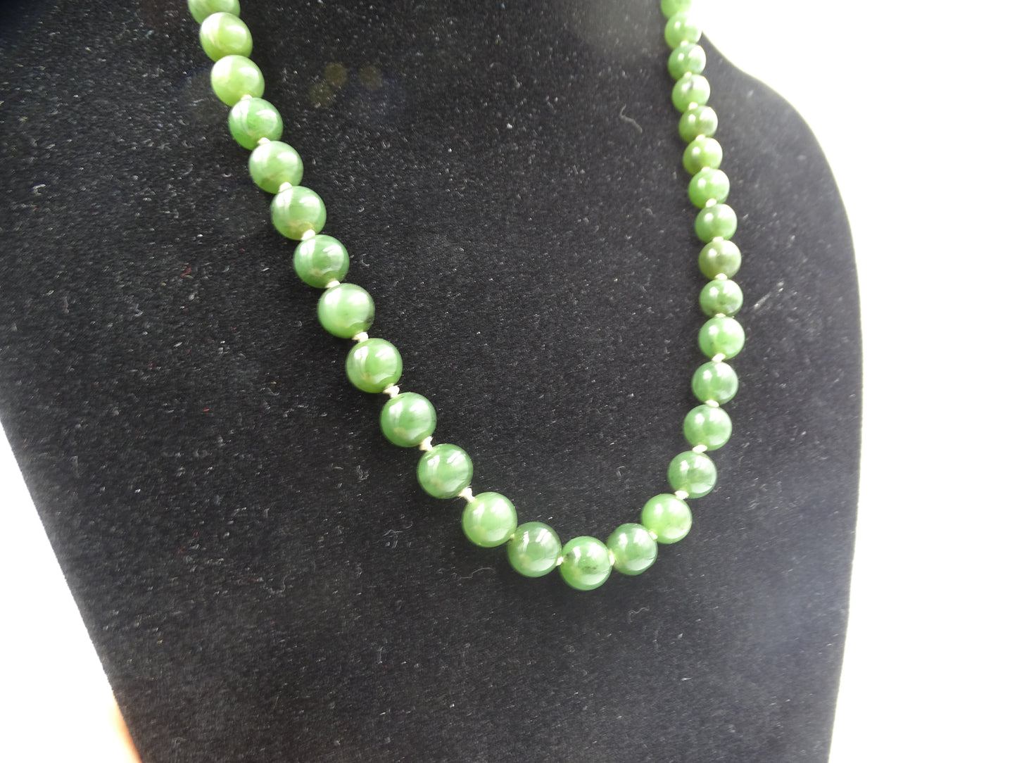 Nephrit-Jade-Halskette – Chinesische Jade, Luxus-Schmuck, Endlos