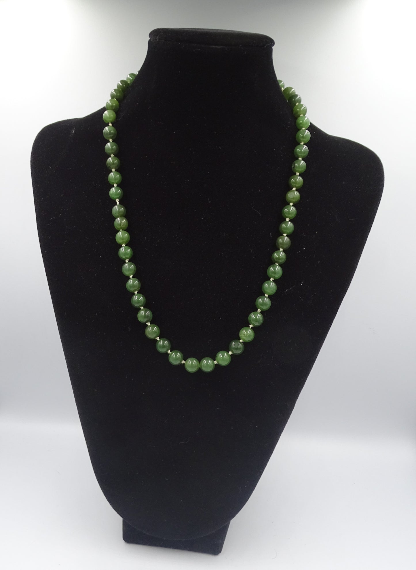 Nephrit-Jade-Halskette – Chinesische Jade, Luxus-Schmuck, Endlos