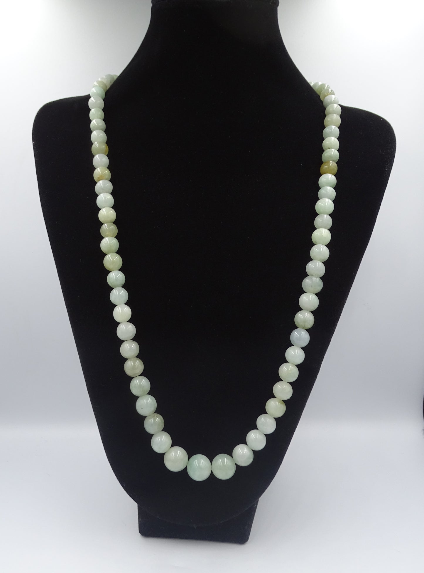 Art Deco Jade Halskette – Eleganz aus der Vergangenheit