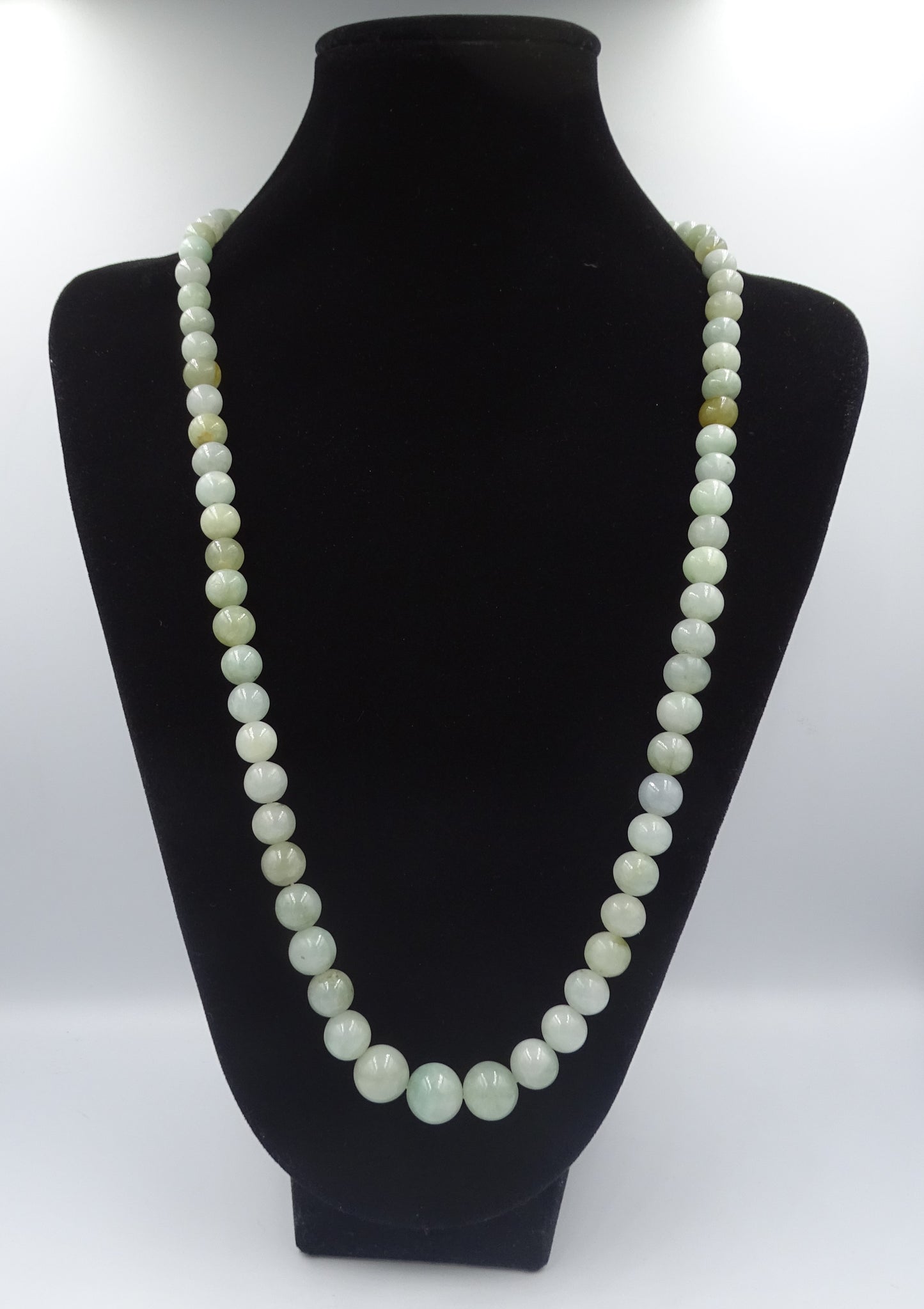 Art Deco Jade Halskette – Eleganz aus der Vergangenheit