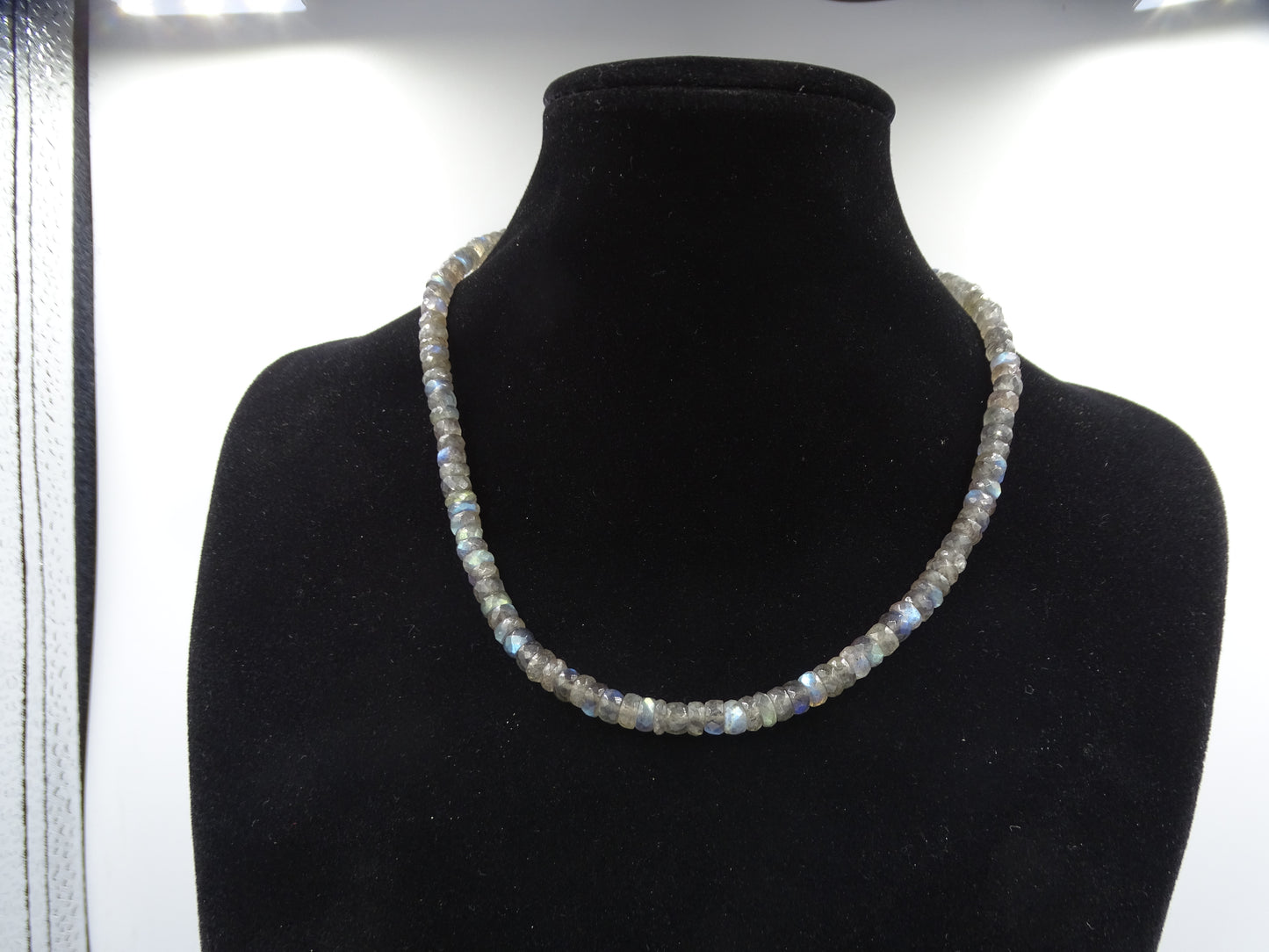 Labradorit-Kette mit Feueropal-Steinen, Silber- und Goldverschluss