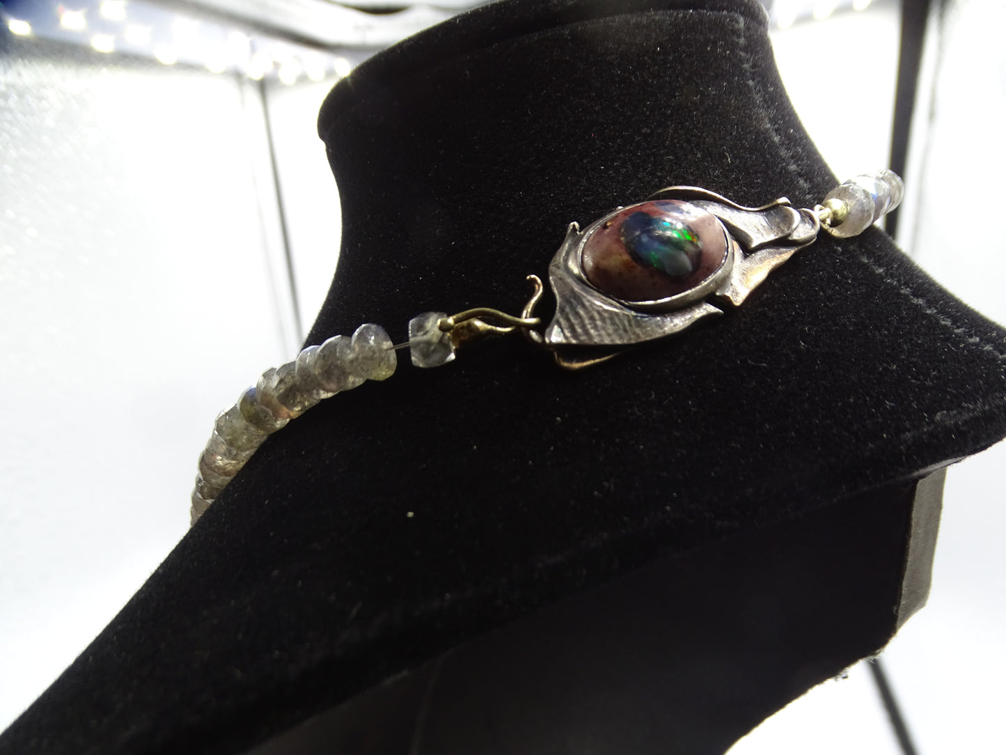 Labradorit-Kette mit Feueropal-Steinen, Silber- und Goldverschluss