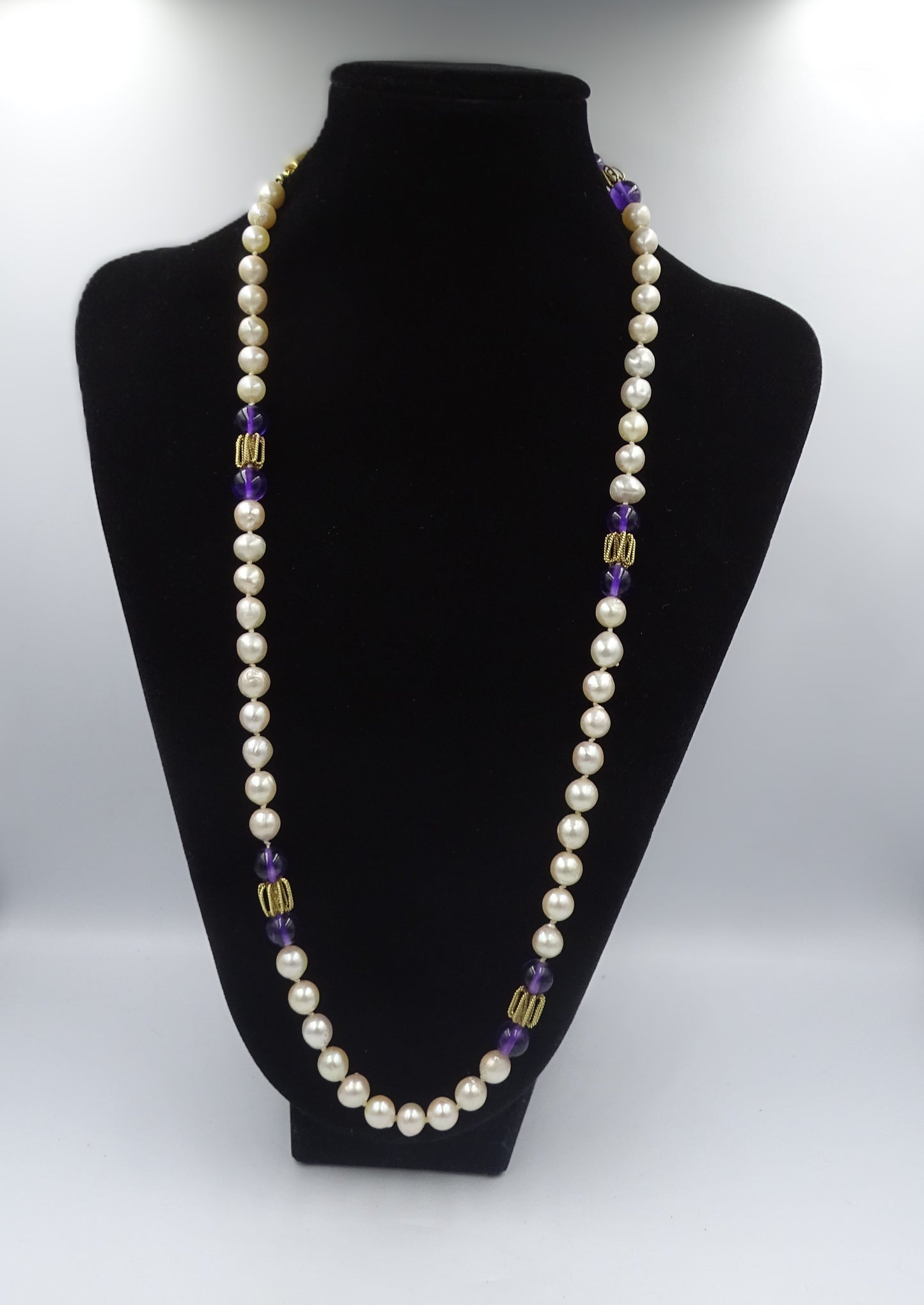 Perlenkette mit Amethyst und vergoldetem Silberverschluss