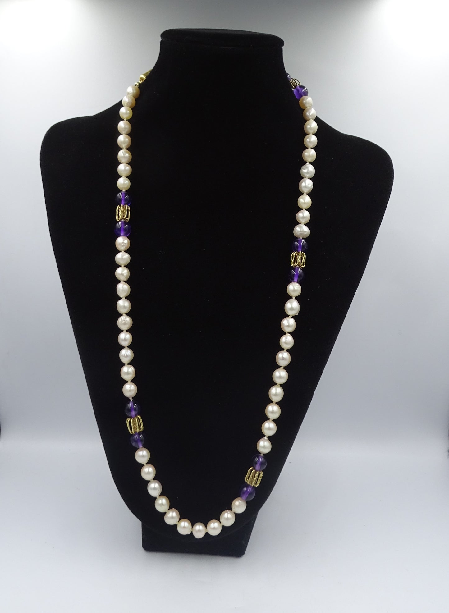 Perlenkette mit Amethyst und vergoldetem Silberverschluss