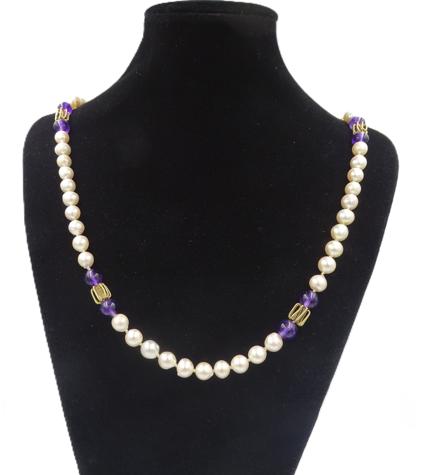 Perlenkette mit Amethyst und vergoldetem Silberverschluss