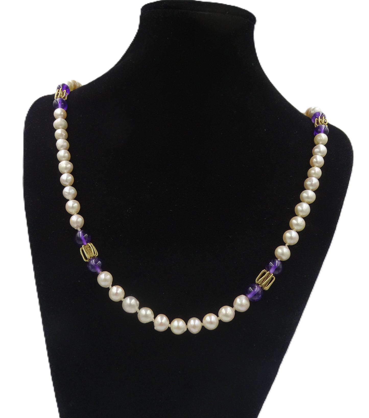 Perlenkette mit Amethyst und vergoldetem Silberverschluss