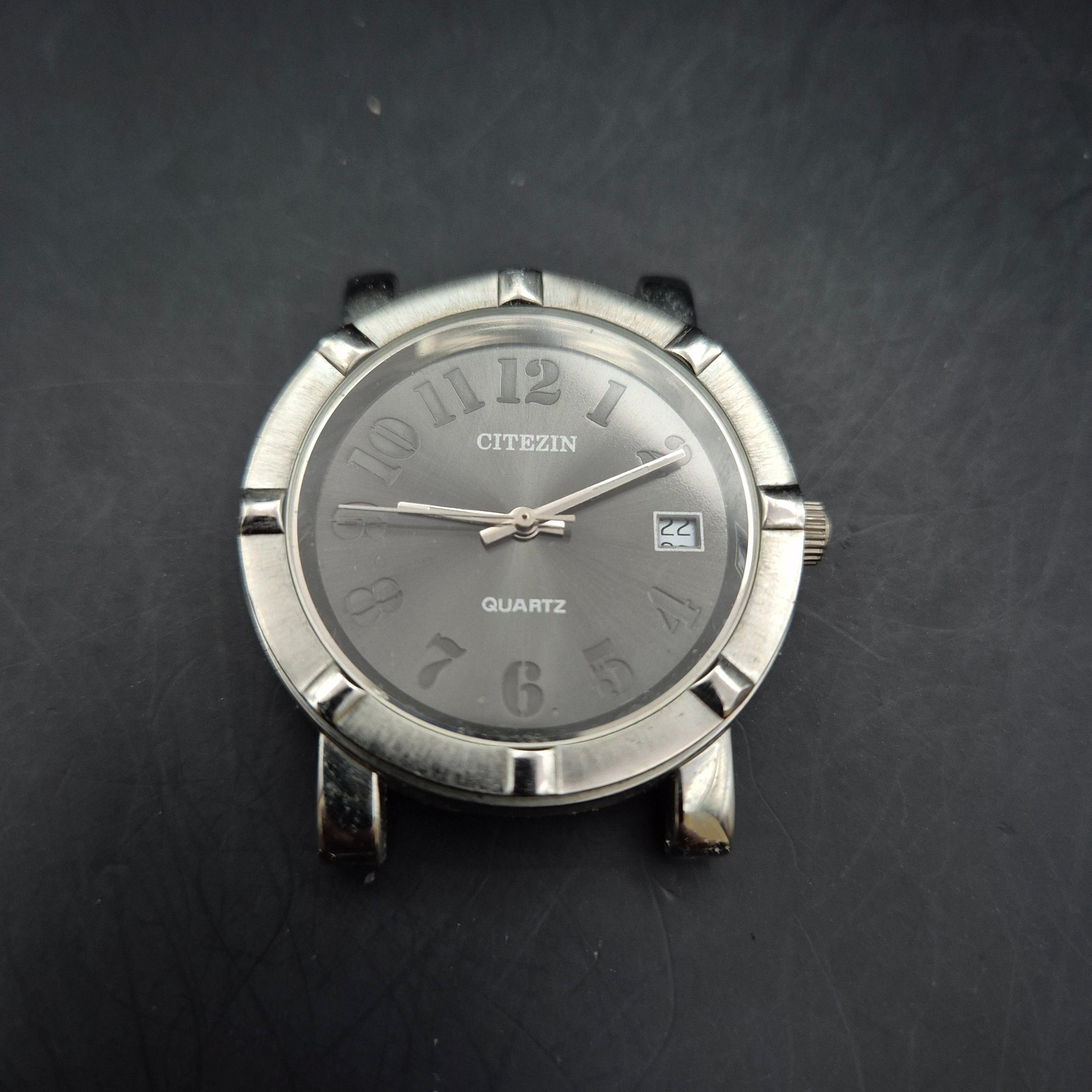 CITEZIN Quartz Herrenuhr Gehäuse – Silberfarben mit Datum und dunklem Zifferblatt - Bild 7