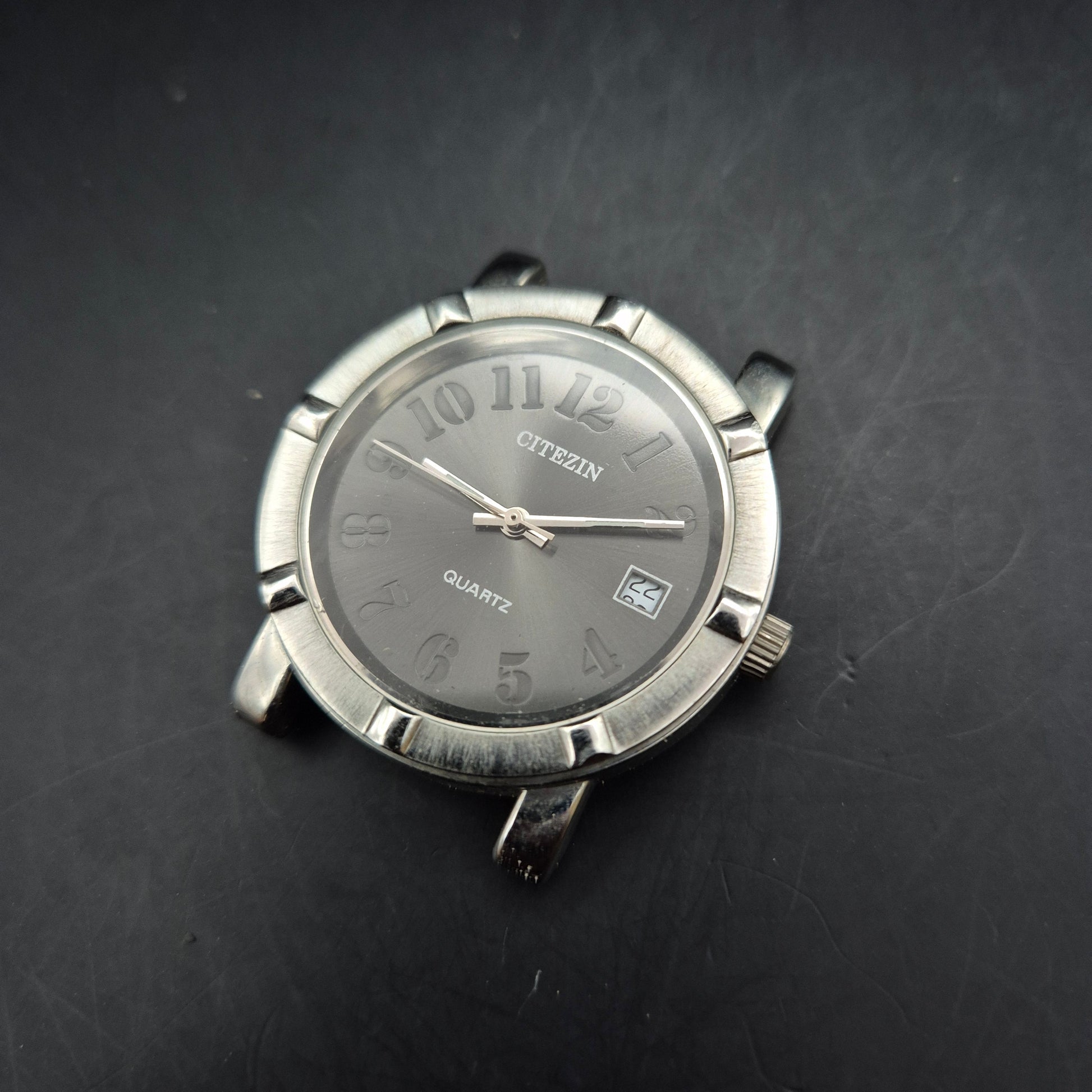 CITEZIN Quartz Herrenuhr Gehäuse – Silberfarben mit Datum und dunklem Zifferblatt - Bild 6