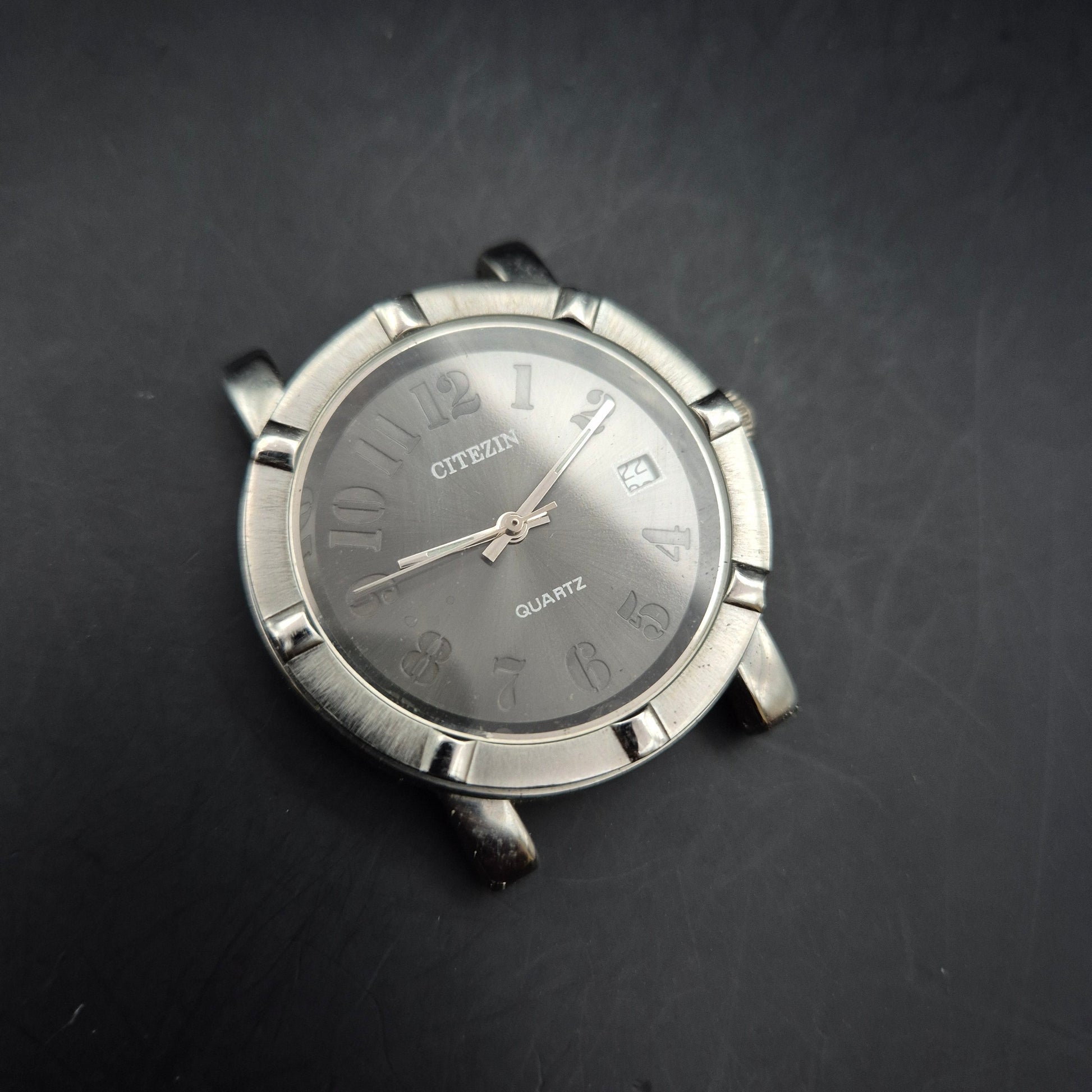 CITEZIN Quartz Herrenuhr Gehäuse – Silberfarben mit Datum und dunklem Zifferblatt - Bild 5