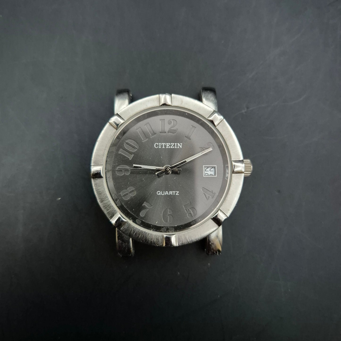 CITEZIN Quartz Herrenuhr Gehäuse – Silberfarben mit Datum und dunklem Zifferblatt - Bild 3