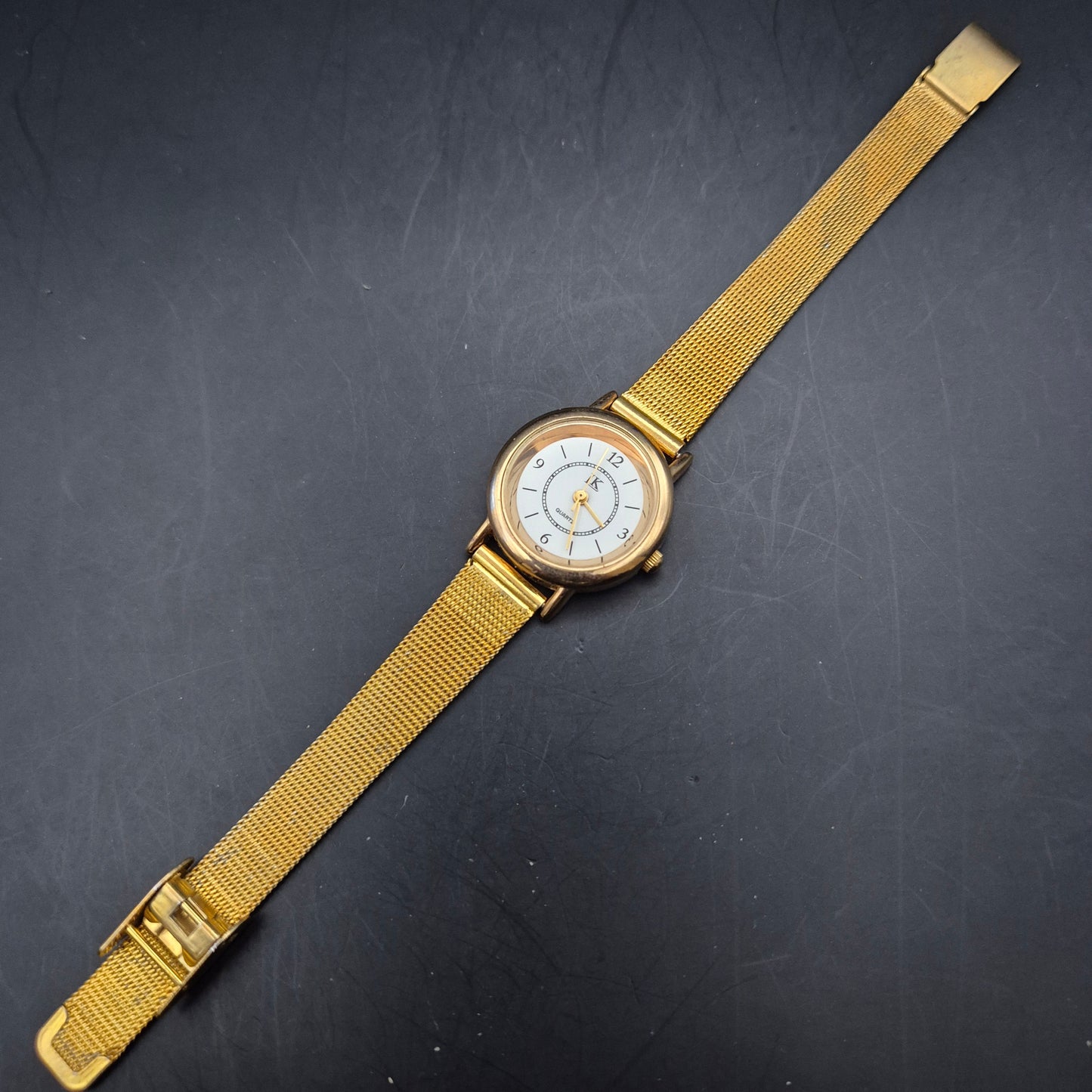 Elegante IK Damenuhr Vintage Quarz Goldton mit Milanese Mesh-Band - Bild 6