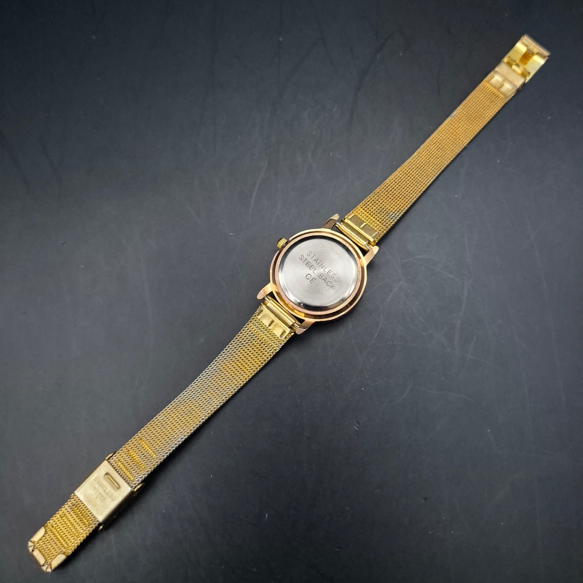 Elegante IK Damenuhr Vintage Quarz Goldton mit Milanese Mesh-Band - Bild 7