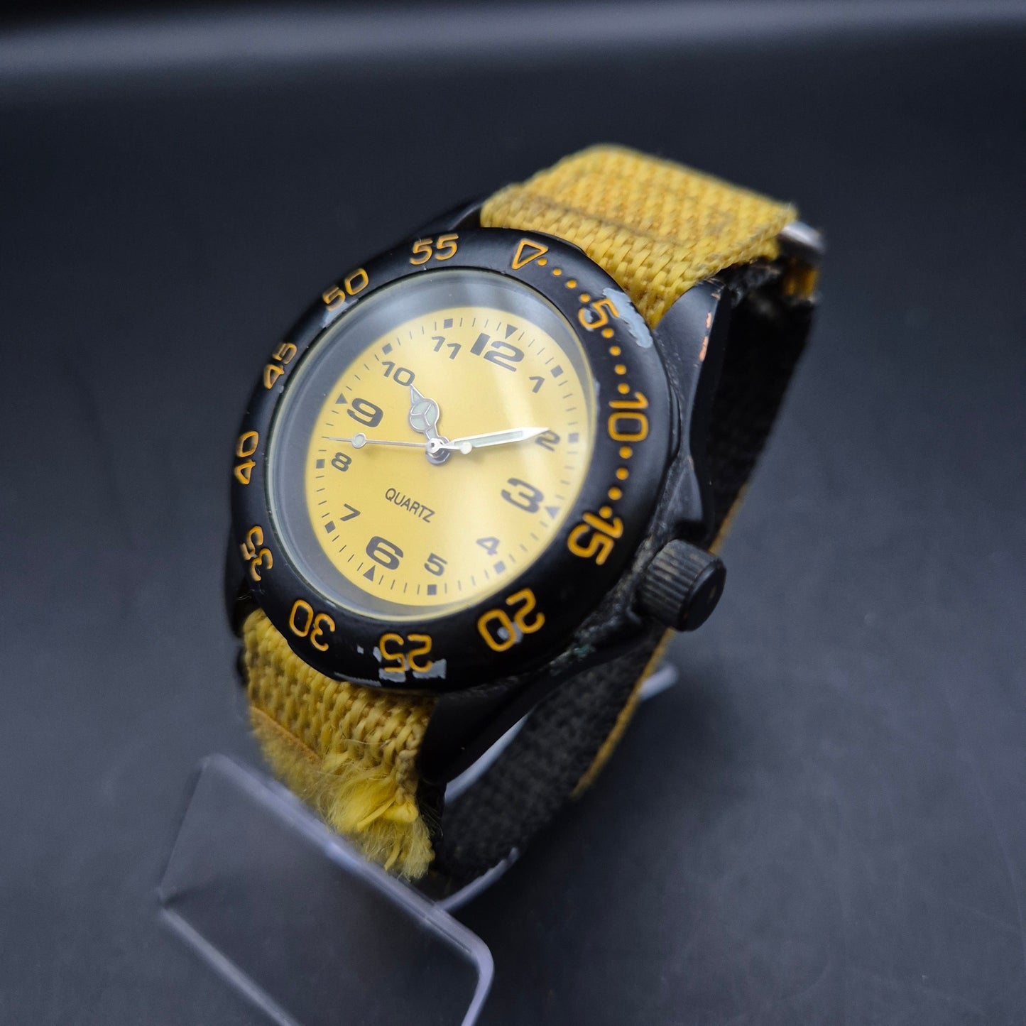 Sportliche Vintage-Quarzuhr | Leuchtend gelbes Zifferblatt - Bild 5