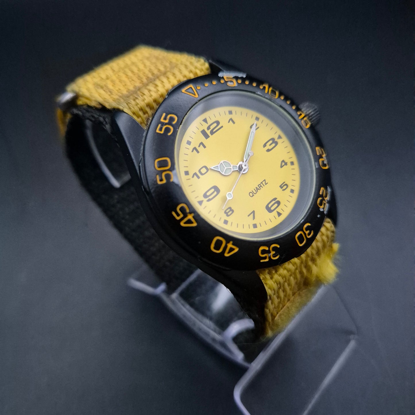Sportliche Vintage-Quarzuhr | Leuchtend gelbes Zifferblatt - Bild 6