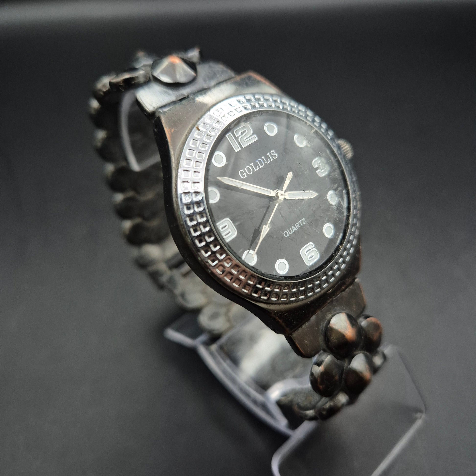 Dekorative Damen Quarzuhr GOLDLIS | Dunkles Metallband | Defektes Glas - Bild 4