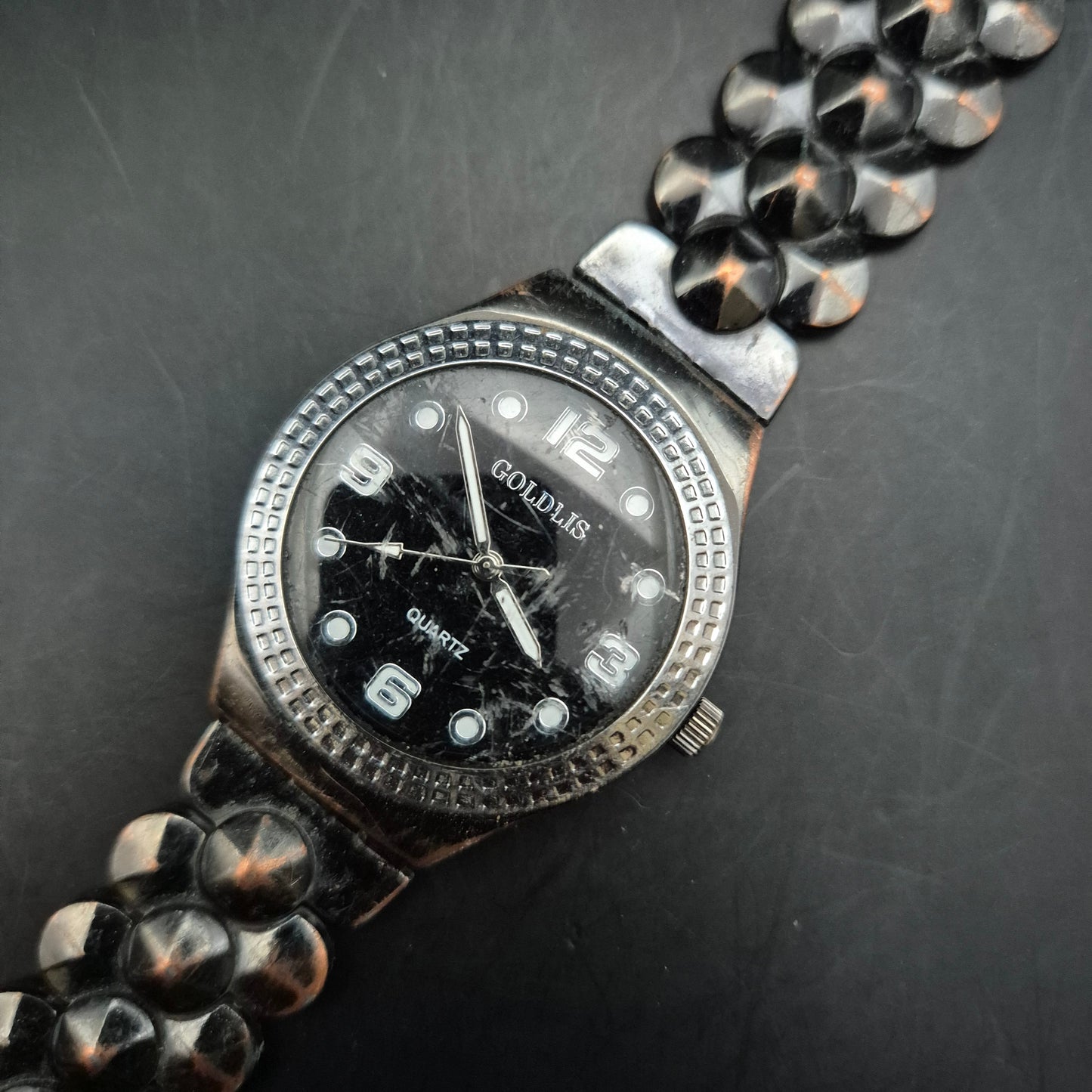 Dekorative Damen Quarzuhr GOLDLIS | Dunkles Metallband | Defektes Glas - Bild 7