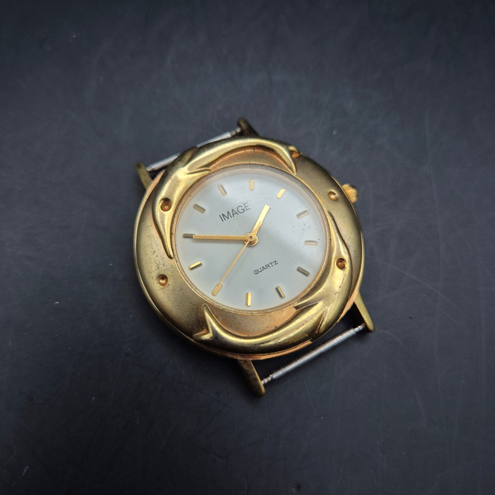 IMAGE Vintage Quarzuhr mit kunstvoller Lünette – Goldfarbenes Gehäuse - Bild 4