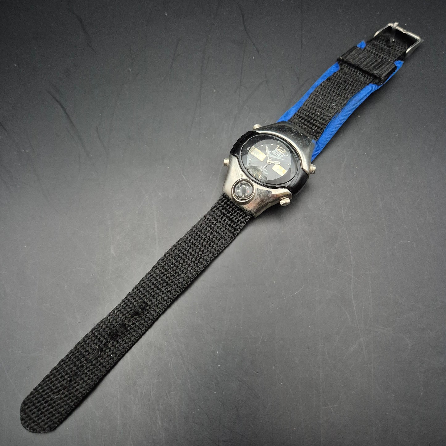 Vintage NIKE Ana-Digi Sportuhr mit Kompass | Quartz Water Resist - Bild 2