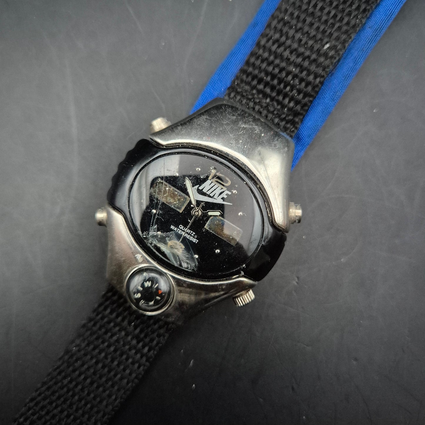 Vintage NIKE Ana-Digi Sportuhr mit Kompass | Quartz Water Resist - Bild 7