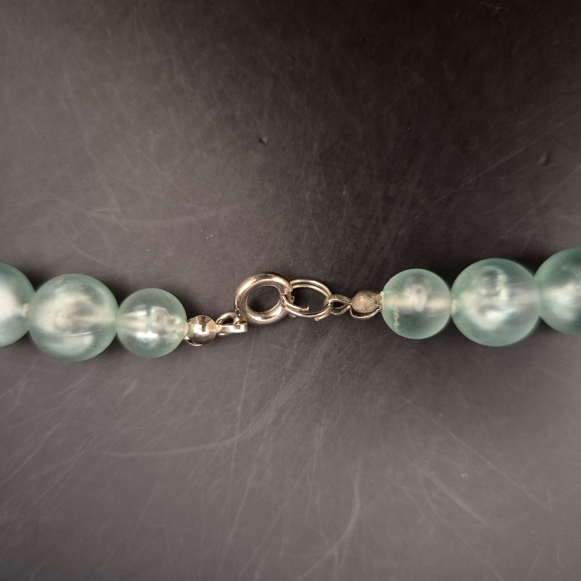 Vintage Glaskette Mintgrün mit Facettenperle & Metallakzenten - Bild 3