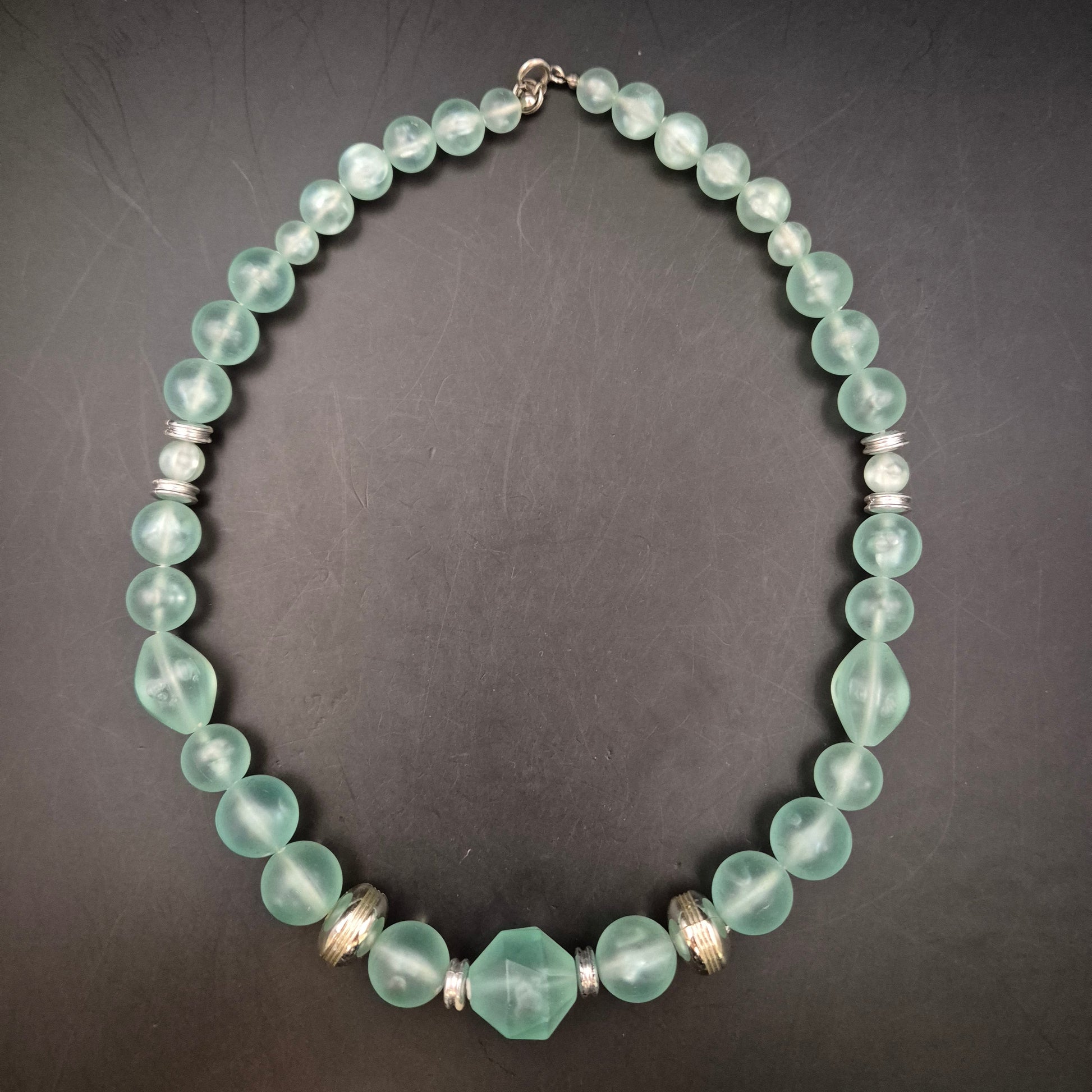 Vintage Glaskette Mintgrün mit Facettenperle & Metallakzenten - Bild 5