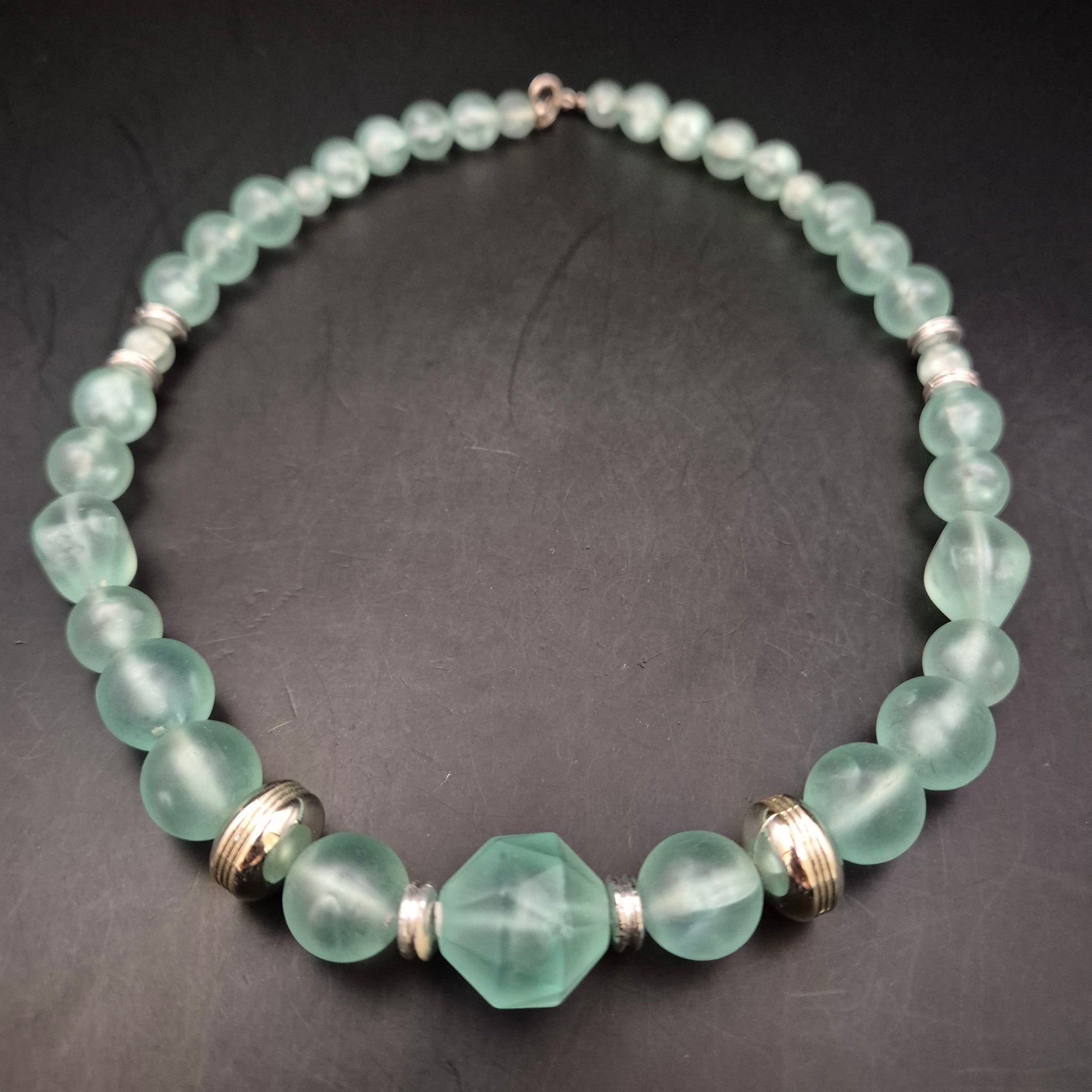 Vintage Glaskette Mintgrün mit Facettenperle & Metallakzenten - Bild 6