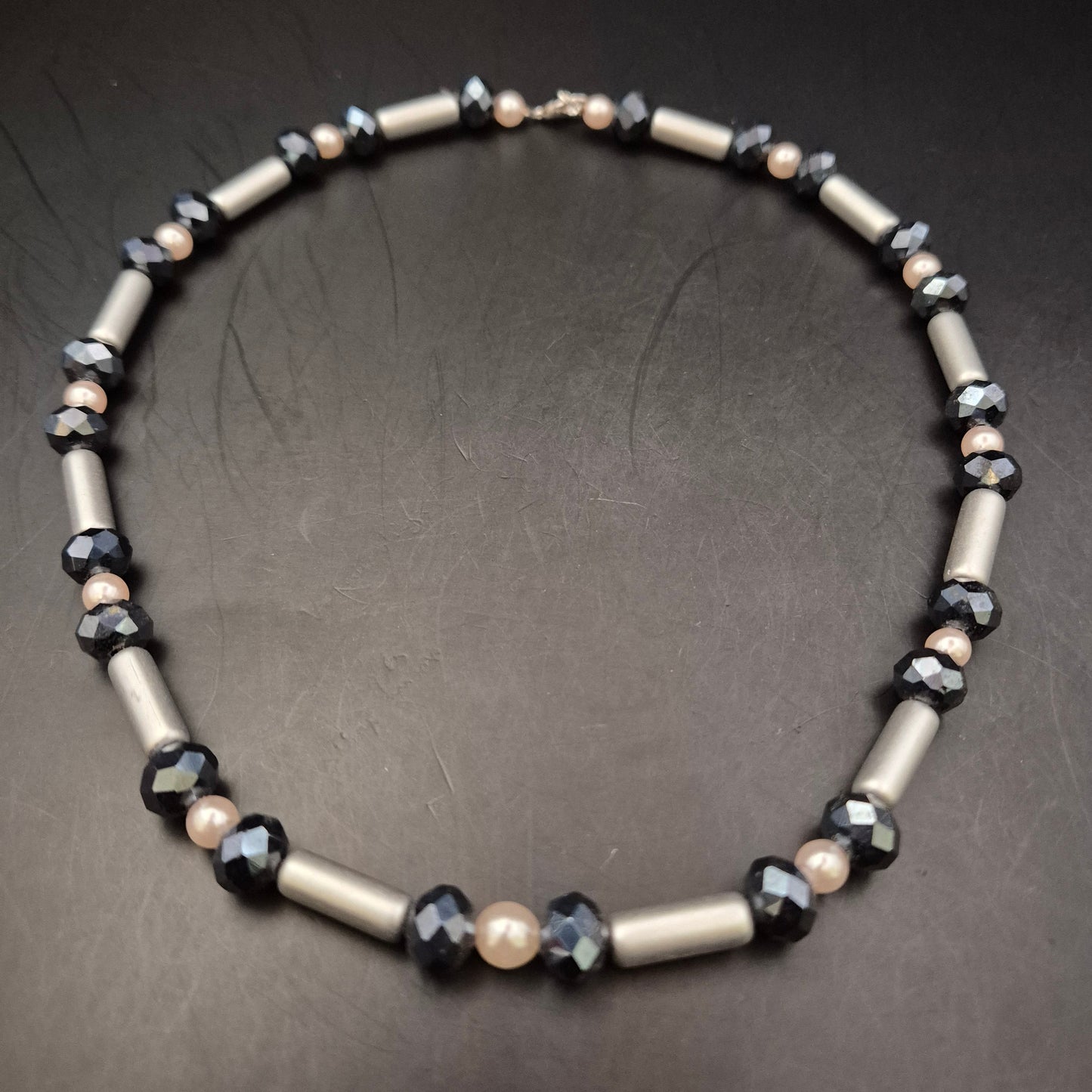 Elegante Vintage Halskette mit Silberröhren, facettierten Perlen & Roséperlen - Bild 2