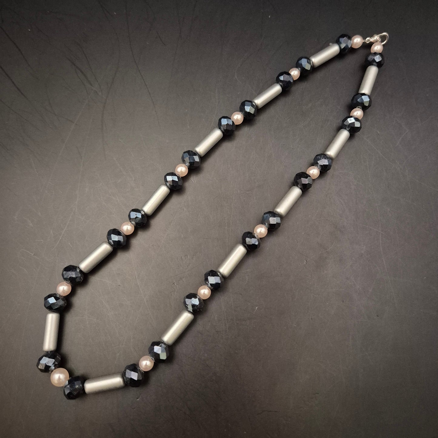 Elegante Vintage Halskette mit Silberröhren, facettierten Perlen & Roséperlen - Bild 3