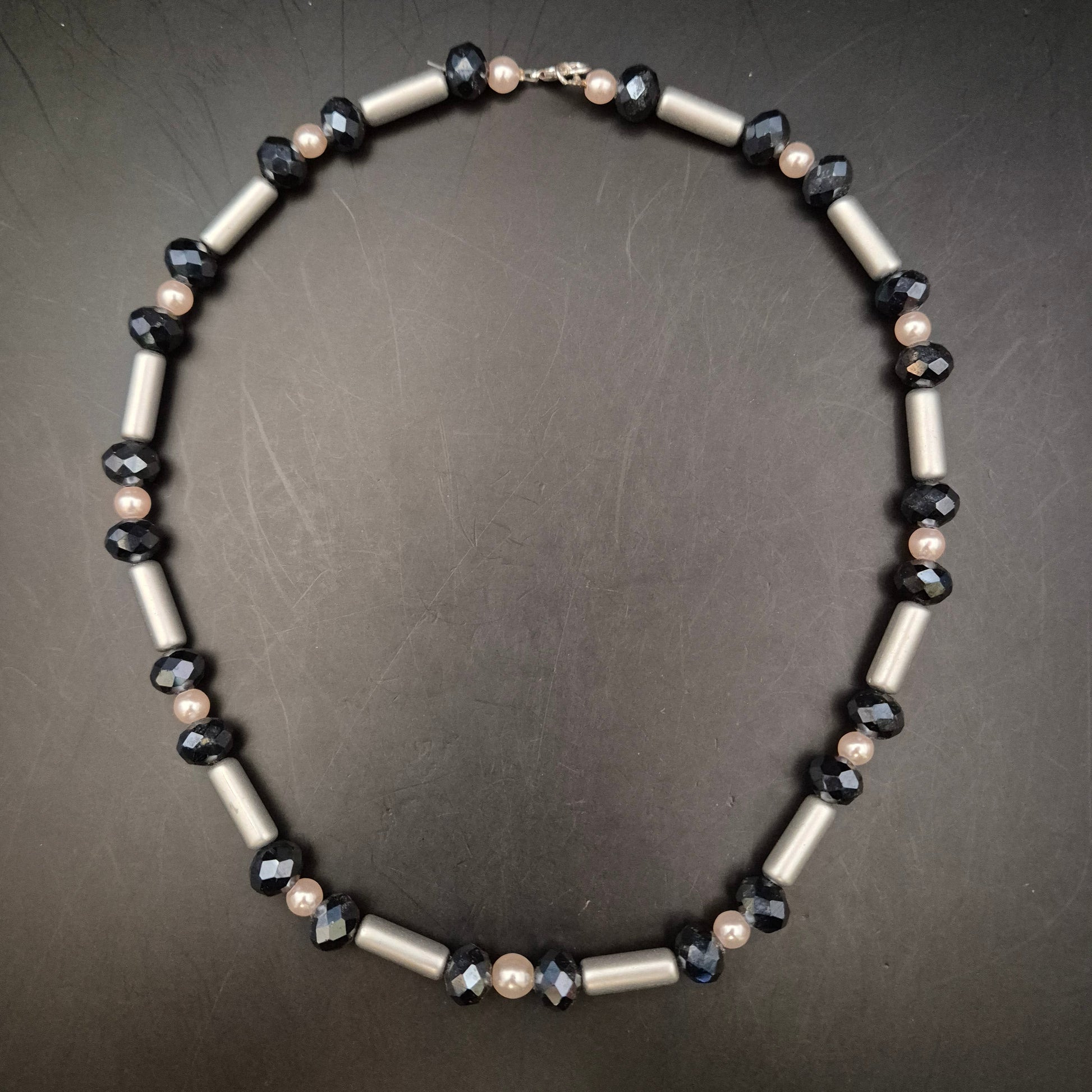 Elegante Vintage Halskette mit Silberröhren, facettierten Perlen & Roséperlen - Bild 4